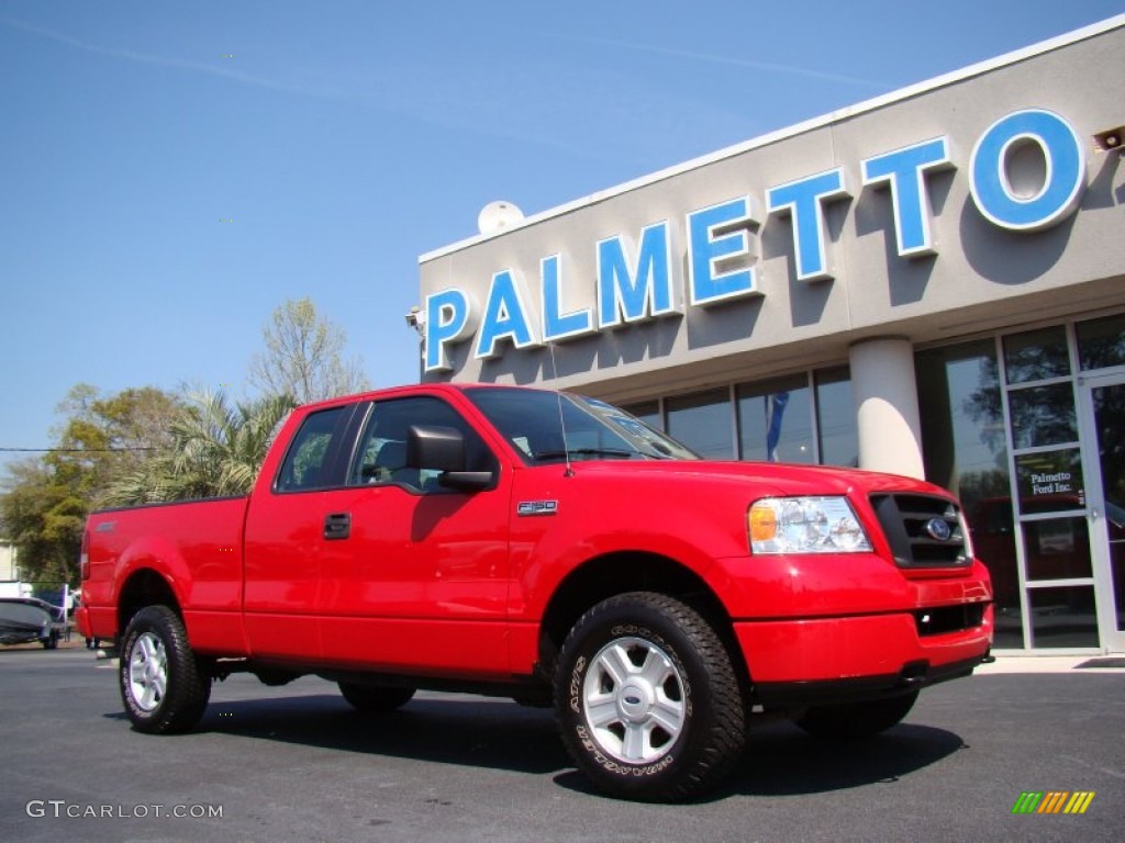 2005 F150 STX SuperCab 4x4 - Bright Red / Medium Flint/Dark Flint Grey photo #2