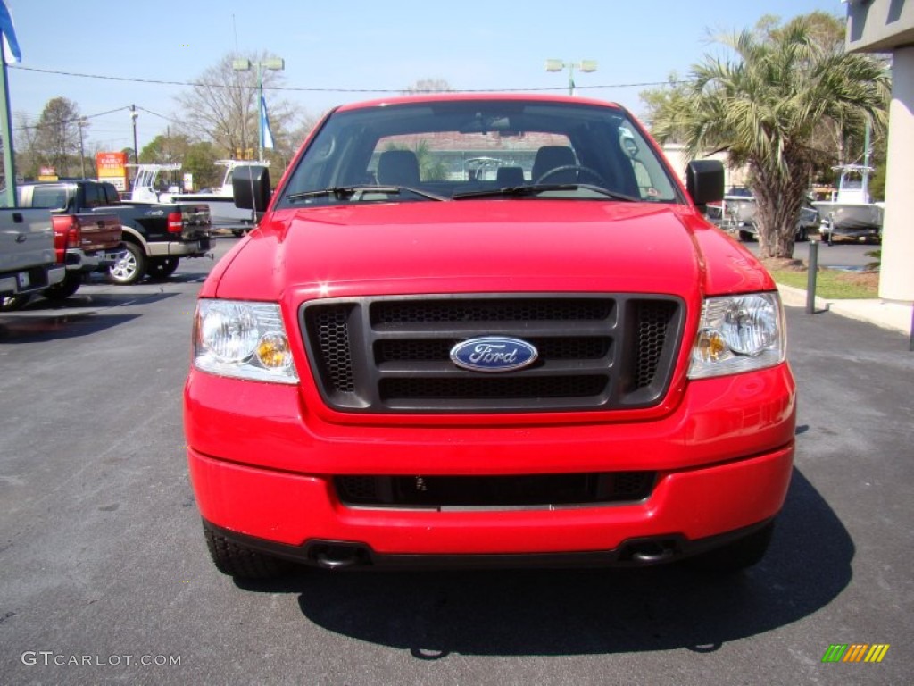 2005 F150 STX SuperCab 4x4 - Bright Red / Medium Flint/Dark Flint Grey photo #3