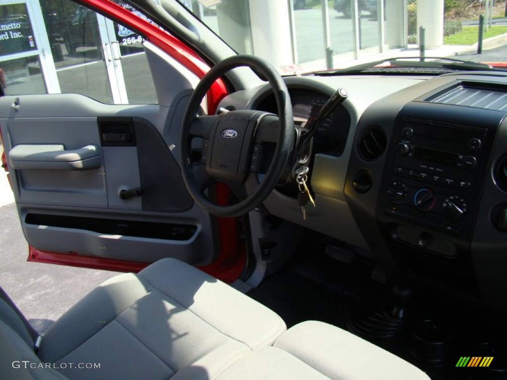 2005 F150 STX SuperCab 4x4 - Bright Red / Medium Flint/Dark Flint Grey photo #15