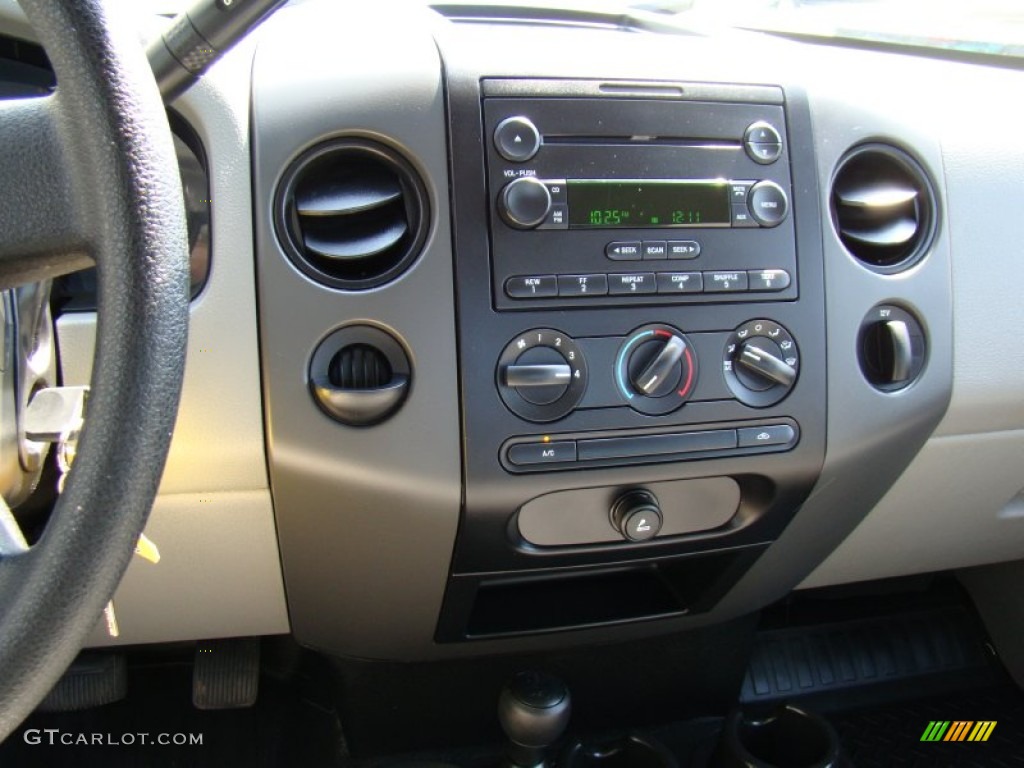 2005 F150 STX SuperCab 4x4 - Bright Red / Medium Flint/Dark Flint Grey photo #18