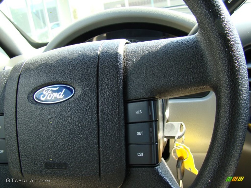 2005 F150 STX SuperCab 4x4 - Bright Red / Medium Flint/Dark Flint Grey photo #21