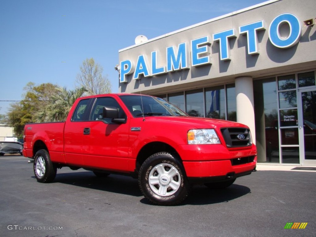 2005 F150 STX SuperCab 4x4 - Bright Red / Medium Flint/Dark Flint Grey photo #27