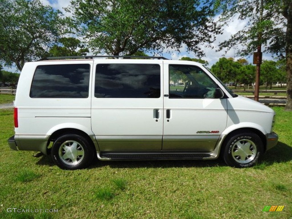 2002 Astro LS AWD - Ivory White / Medium Gray photo #7