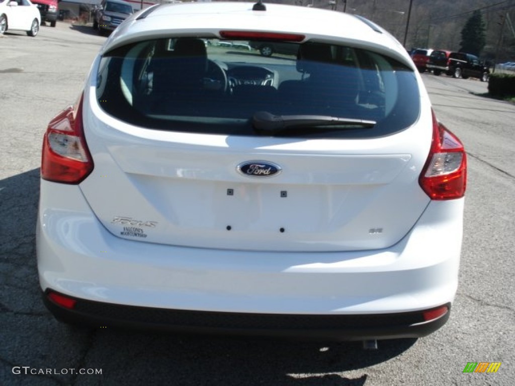 2012 Focus SE 5-Door - Oxford White / Charcoal Black photo #7