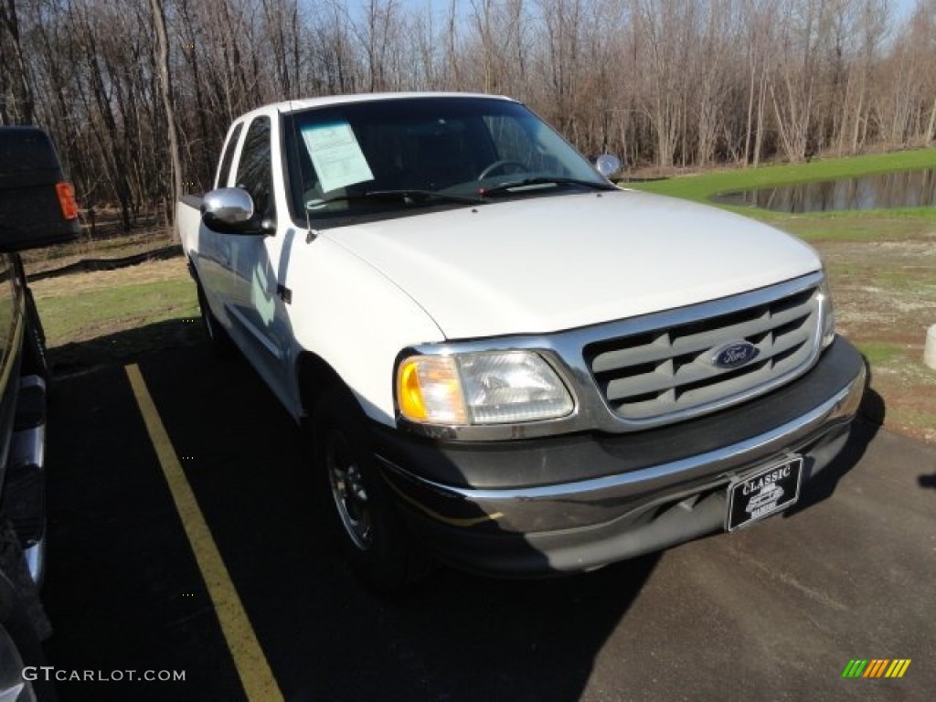 2002 F150 XL SuperCab - Oxford White / Medium Graphite photo #3