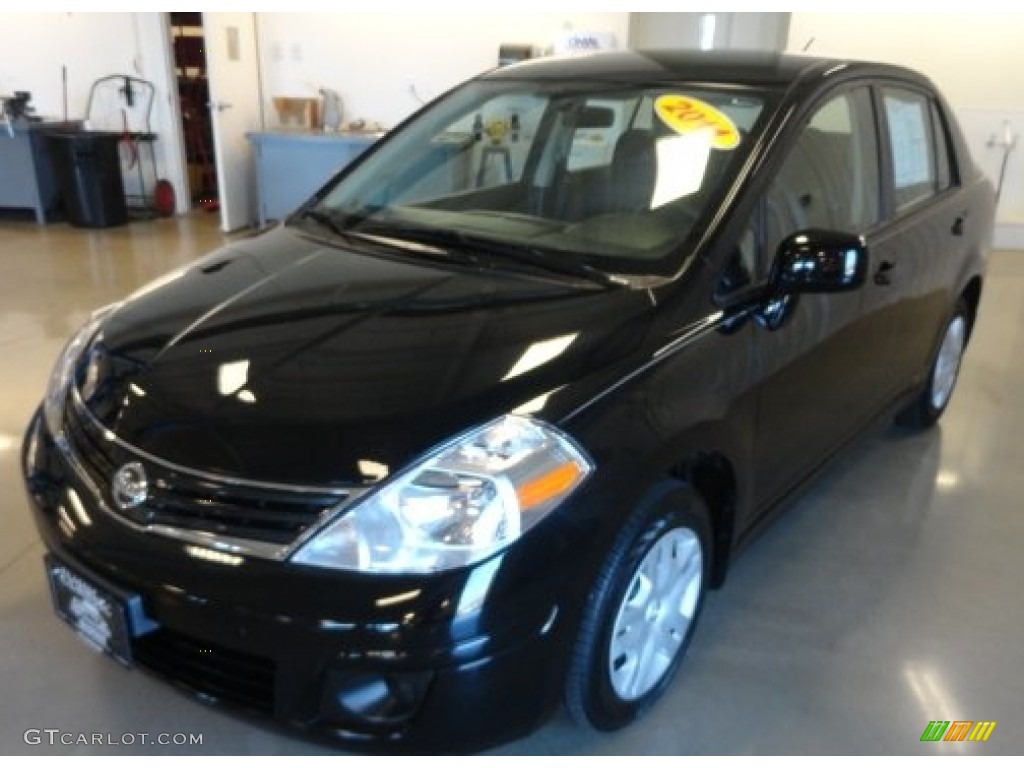 Super Black Nissan Versa