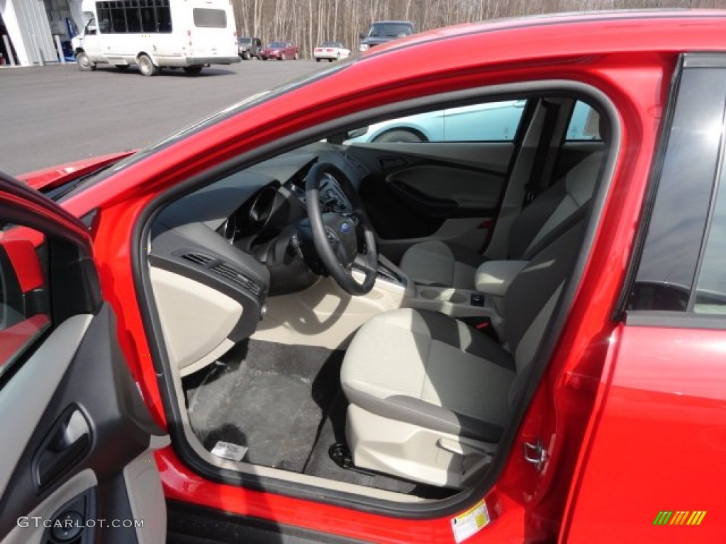 2012 Focus SE 5-Door - Race Red / Stone photo #4