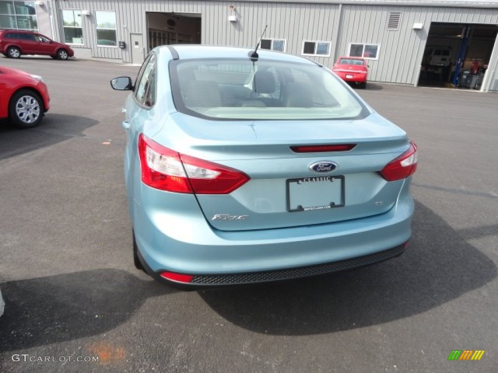 2012 Focus SE Sedan - Frosted Glass Metallic / Stone photo #4