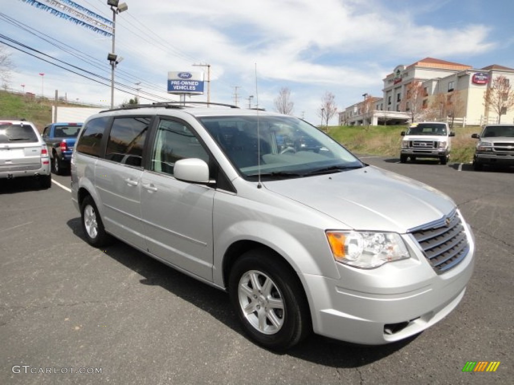 Bright Silver Metallic 2009 Chrysler Town & Country Touring Exterior Photo #62762492