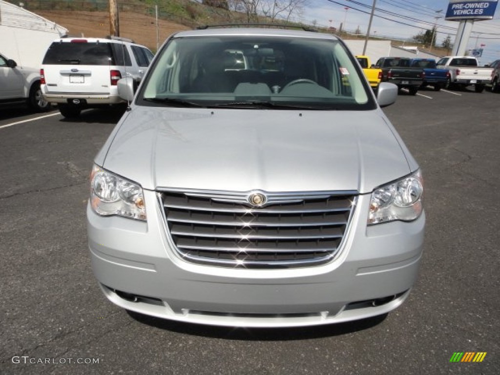 Bright Silver Metallic 2009 Chrysler Town & Country Touring Exterior Photo #62762537