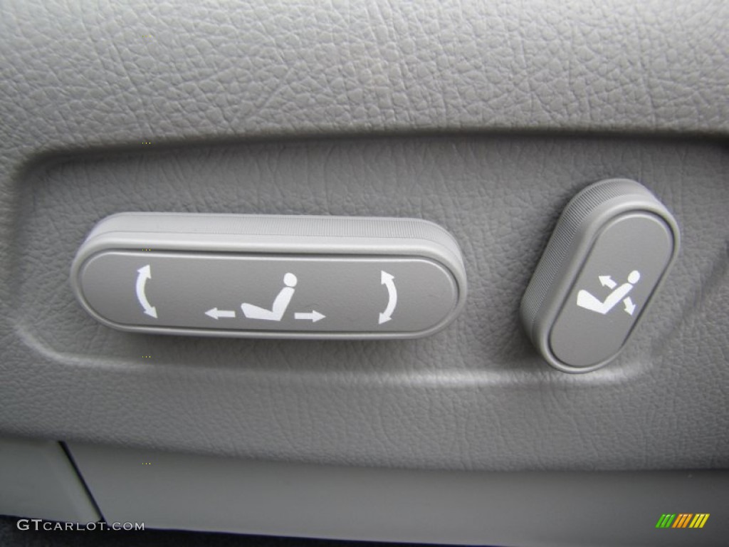 2009 Kia Borrego EX V6 4x4 Controls Photo #62766965