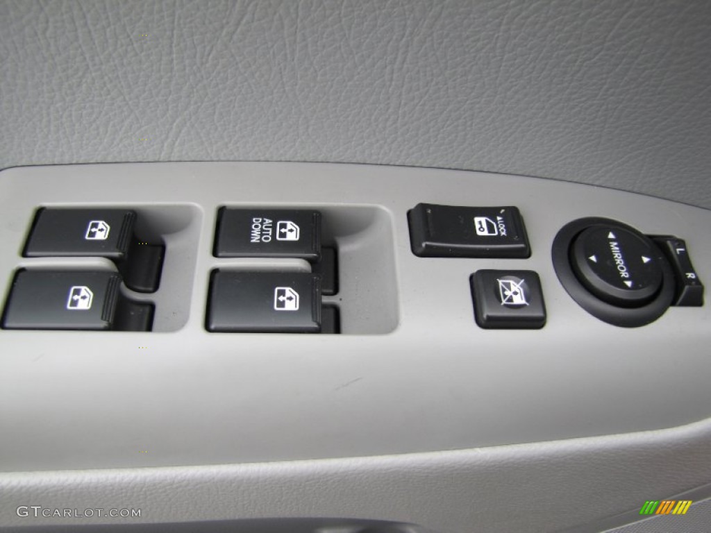 2009 Kia Borrego EX V6 4x4 Controls Photo #62766973