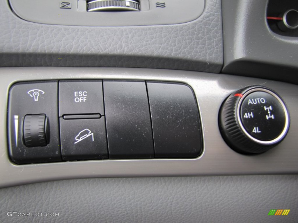 2009 Kia Borrego EX V6 4x4 Controls Photo #62766980