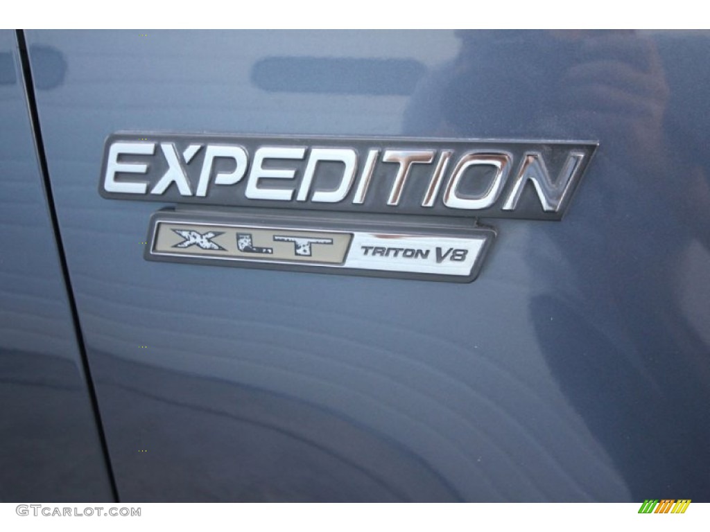 2002 Ford Expedition XLT Marks and Logos Photos