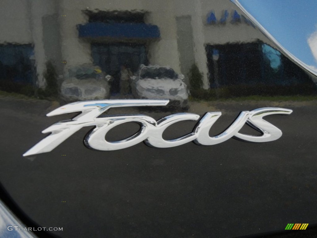 2012 Ford Focus SE Sedan Marks and Logos Photos