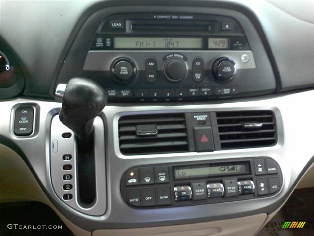 2010 Honda Odyssey EX-L Controls Photo #62769623
