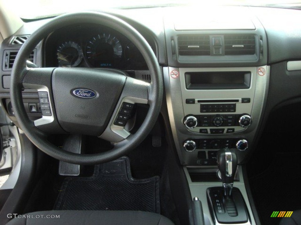 2011 Fusion SE V6 - Ingot Silver Metallic / Charcoal Black photo #11