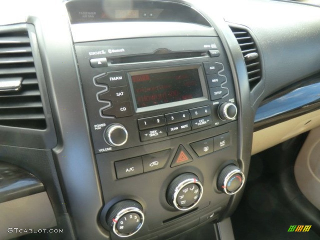 2011 Kia Sorento LX V6 AWD Controls Photo #62788470