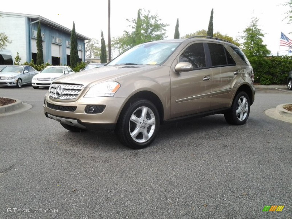 2008 ML 350 4Matic - Sand Beige Metallic / Macadamia photo #1