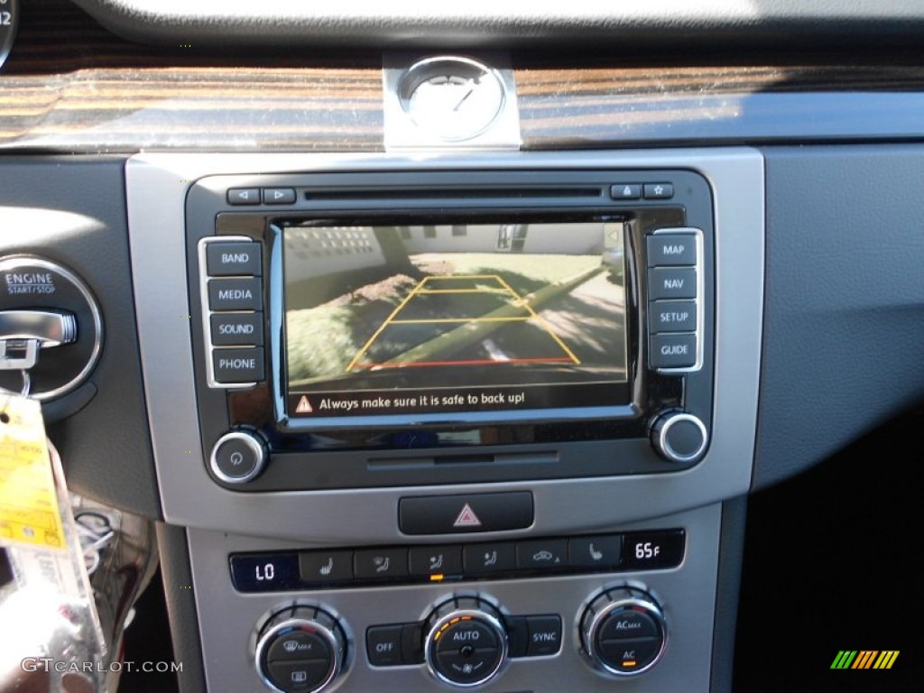 2013 Volkswagen CC V6 Lux Controls Photo #62790486