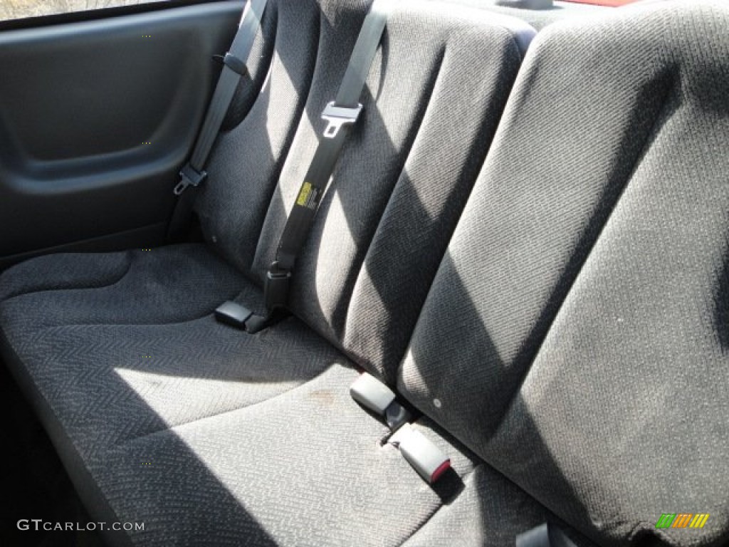 2004 Cavalier LS Sport Coupe - Victory Red / Graphite photo #18