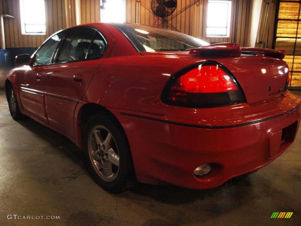 2001 Grand Am GT Sedan - Bright Red / Dark Pewter photo #2
