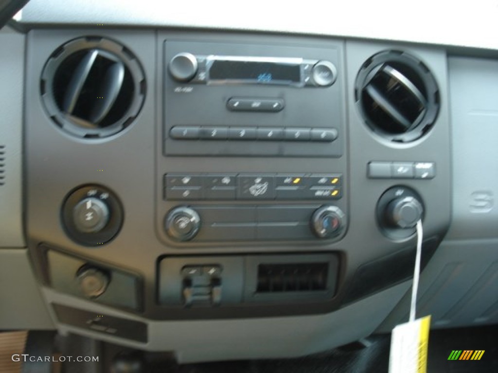 2012 F350 Super Duty XL SuperCab 4x4 - Oxford White / Steel photo #17