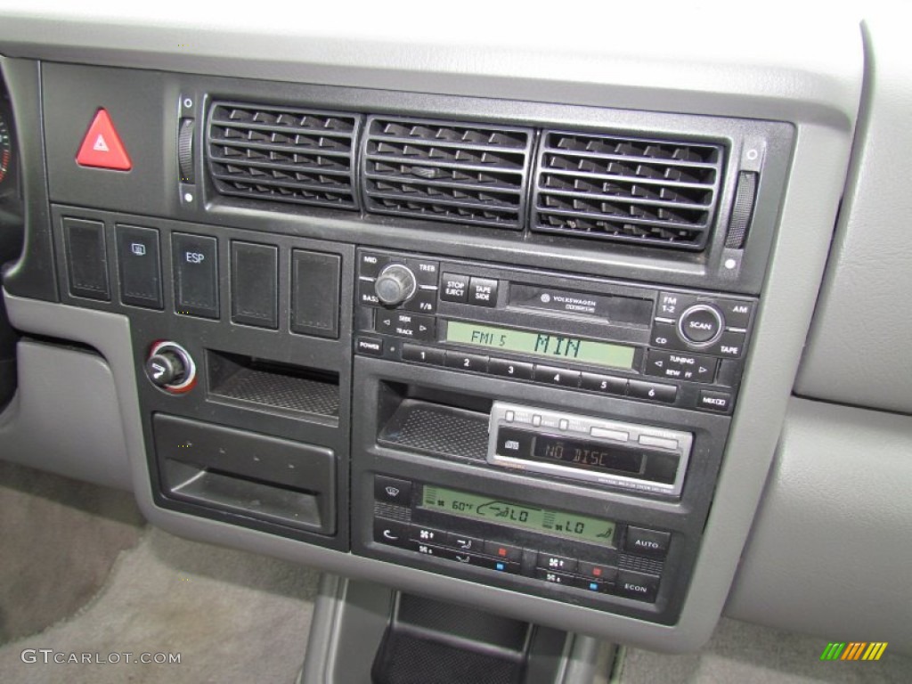 2002 Volkswagen EuroVan GLS Controls Photos