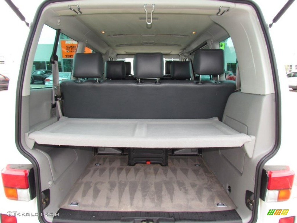 2002 Volkswagen EuroVan GLS Trunk Photo #62795514