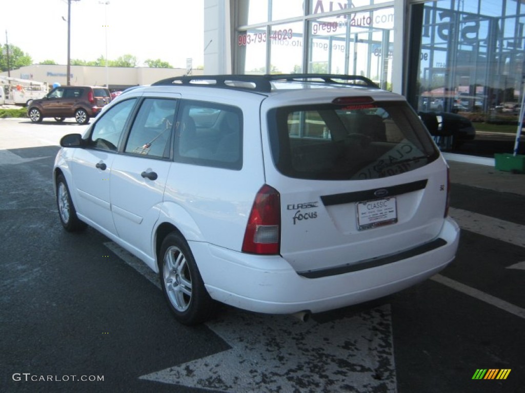 2003 Focus SE Wagon - Cloud 9 White / Medium Graphite photo #3