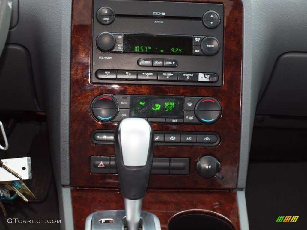 2005 Ford Five Hundred SEL Controls Photo #62801790