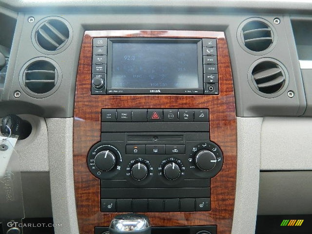 2008 Jeep Commander Limited Controls Photo #62802076