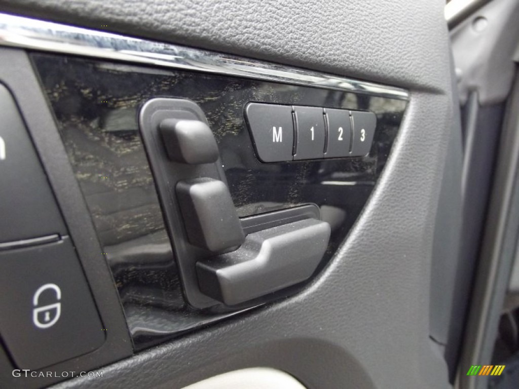 2010 Mercedes-Benz E 550 Coupe Controls Photo #62805761