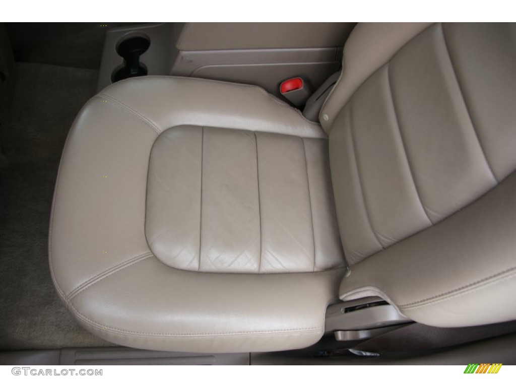 2005 Explorer XLT 4x4 - Ivory Parchment Tri Coat / Medium Parchment photo #12