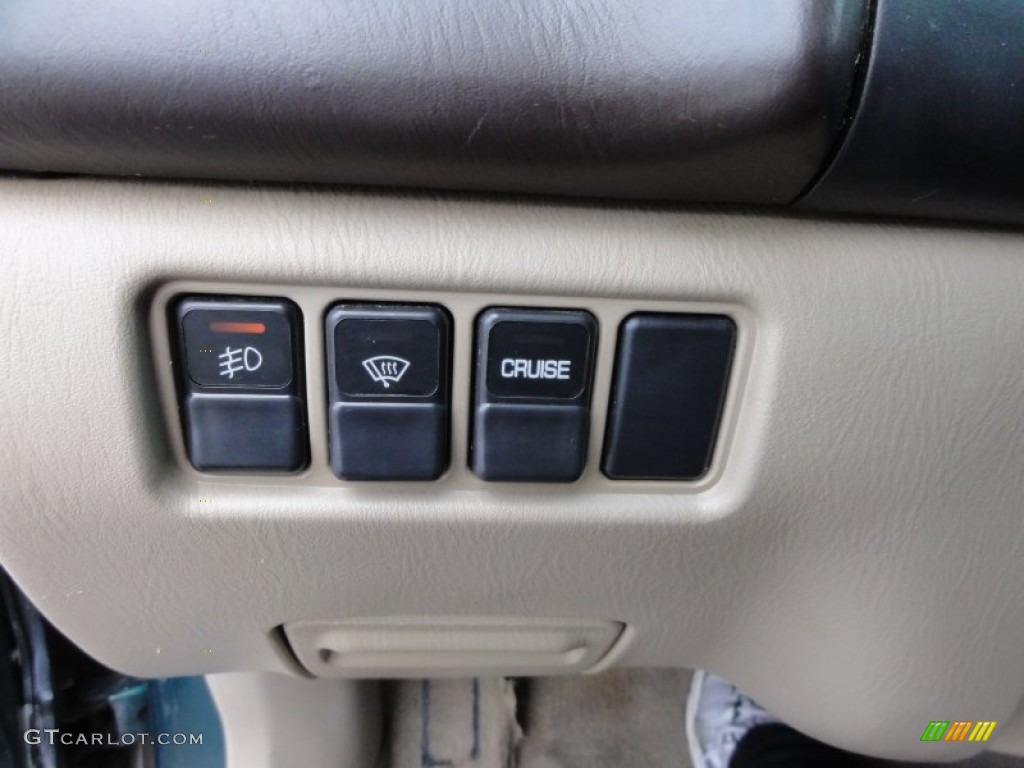 2001 Subaru Forester 2.5 S Controls Photos