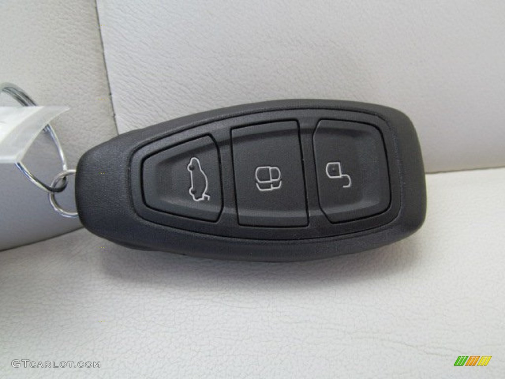 2011 Ford Fiesta SEL Sedan Keys Photos