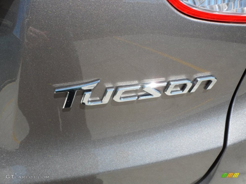 2012 Hyundai Tucson GL Marks and Logos Photos
