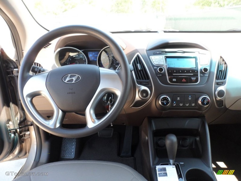 2012 Hyundai Tucson GL Dashboard Photos