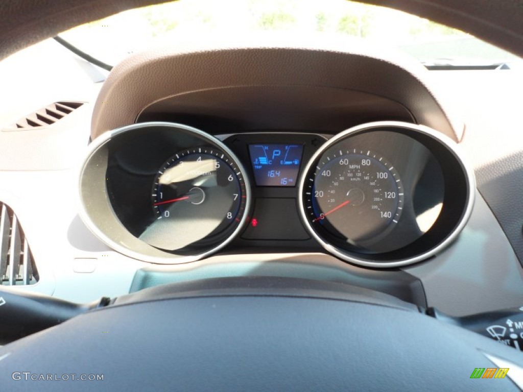2012 Hyundai Tucson GL Gauges Photos