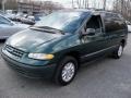 Forest Green Pearl - Grand Voyager SE Photo No. 2