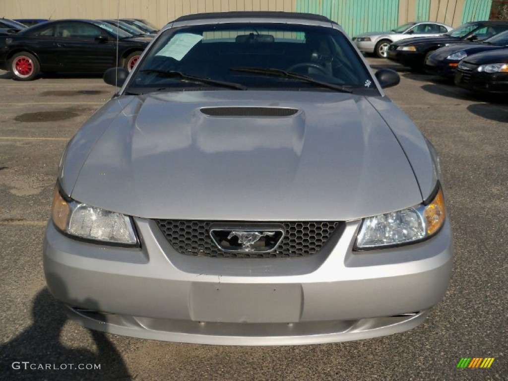 2000 Mustang V6 Convertible - Silver Metallic / Dark Charcoal photo #1