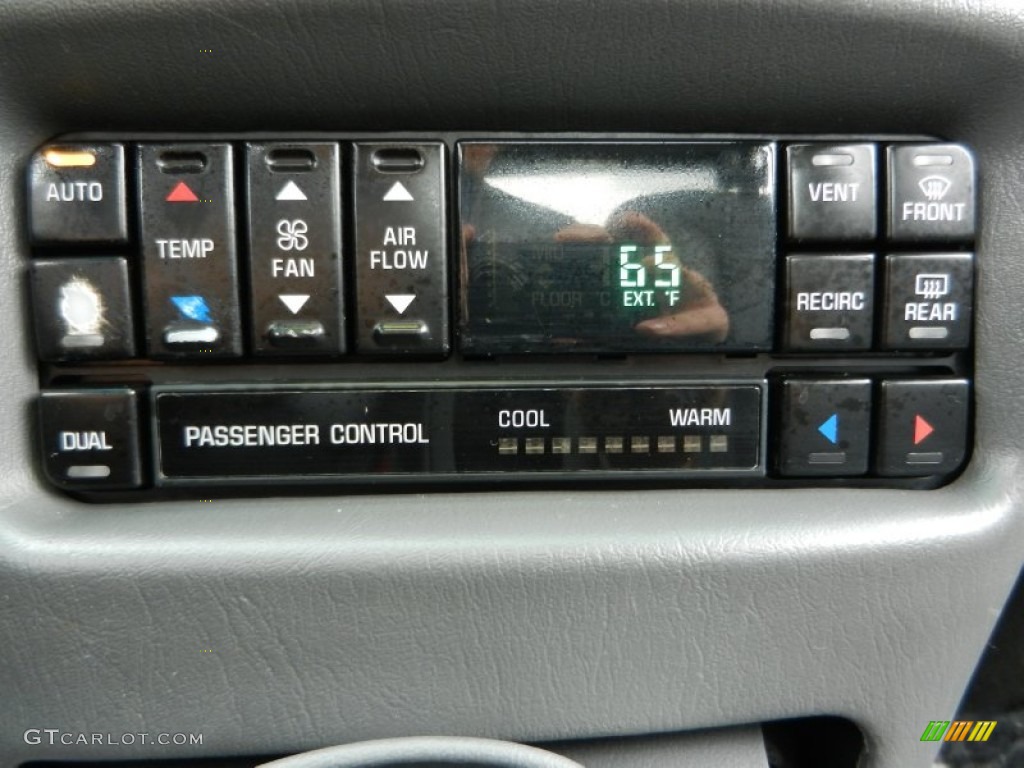 2003 Buick Regal LS Controls Photo #62837928