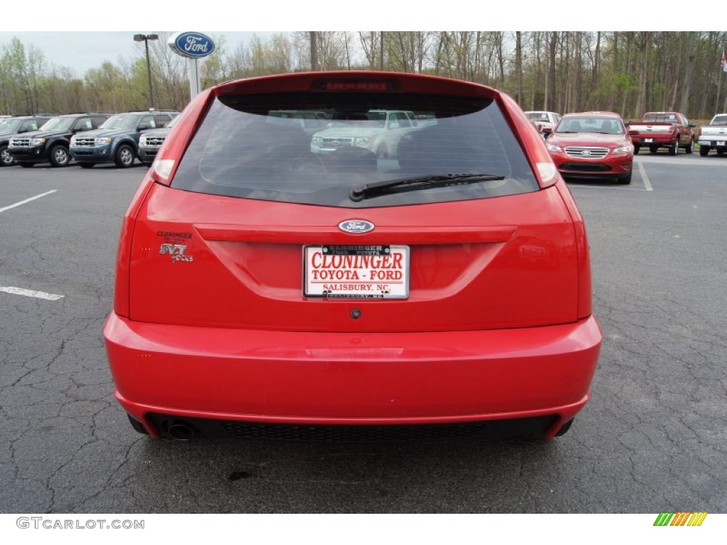 2004 Focus SVT Coupe - Infra-Red / Black/Red photo #4