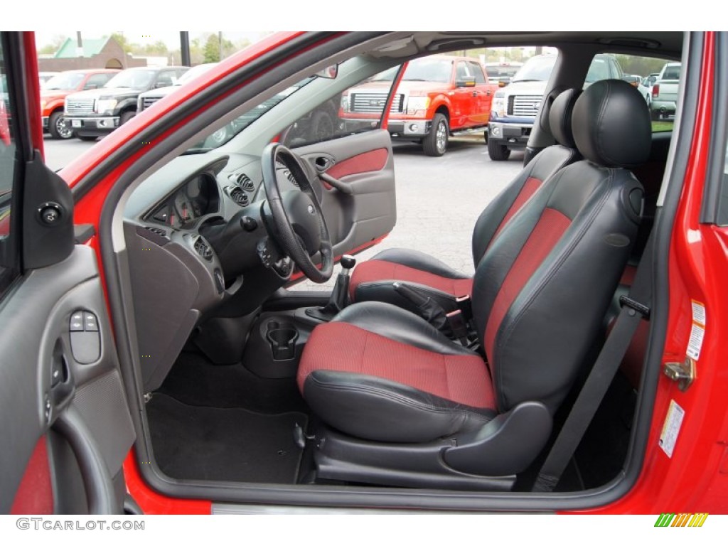 2004 Focus SVT Coupe - Infra-Red / Black/Red photo #8