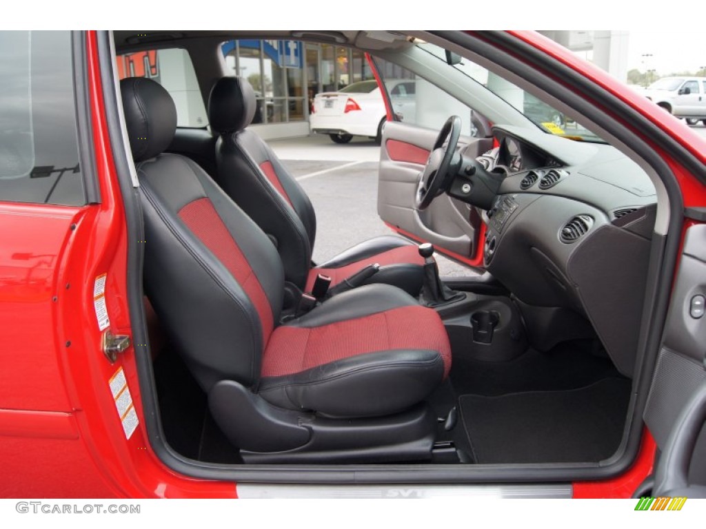 2004 Focus SVT Coupe - Infra-Red / Black/Red photo #13