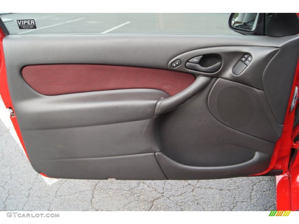 2004 Ford Focus SVT Coupe Door Panel Photos