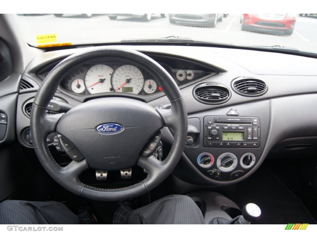 2004 Ford Focus SVT Coupe Dashboard Photos