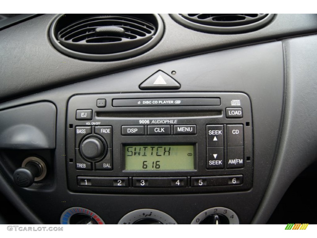2004 Ford Focus SVT Coupe Audio System Photos