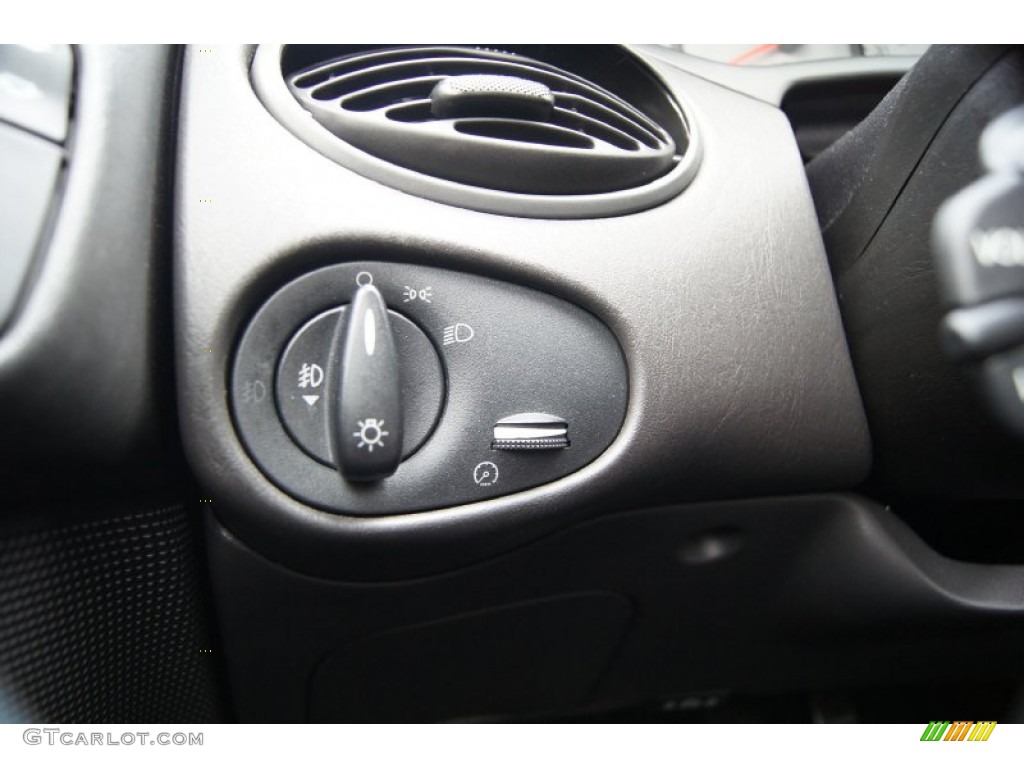 2004 Focus SVT Coupe - Infra-Red / Black/Red photo #33