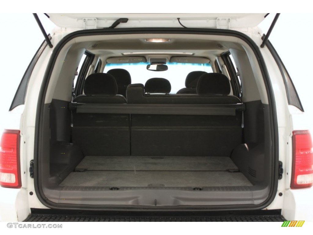 2003 Explorer XLT 4x4 - Oxford White / Graphite Grey photo #17